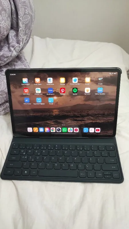 Rojin Çağlar — HONOR Pad 10 8GB 256GB Wifi 12.1'' Uzay Gri Tablet + Klavye