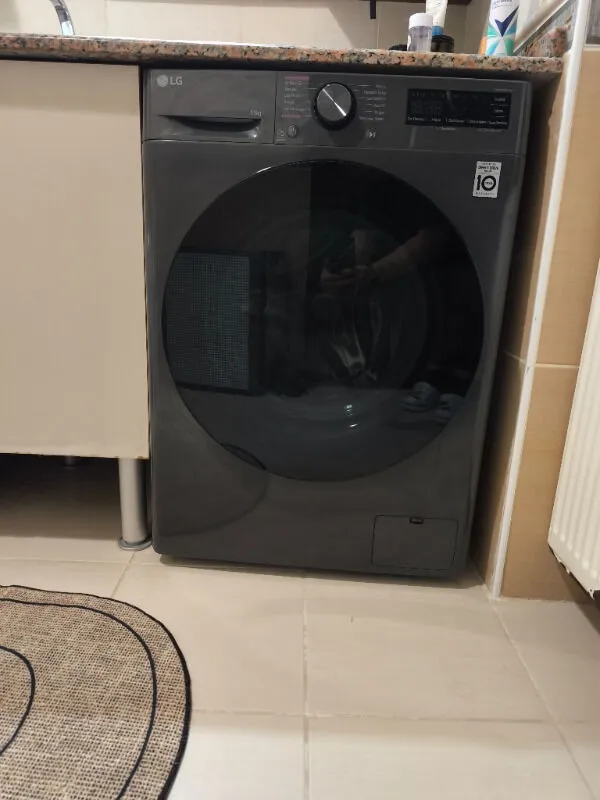 Adile Pekerler — LG F4Y5EYWYJ 11 kg 1400 Devir Çamaşır Makinesi