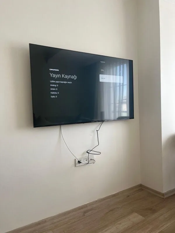 Kübra Demireller — Grundig 50 GKU 700 50'' 127 Ekran Uydu Alıcılı 4K Ultra HD Smart Google TV