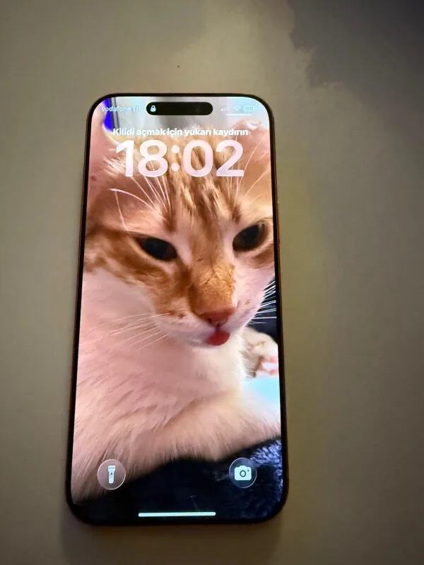 Canan Uyarer — Apple iPhone 17 Pro Max