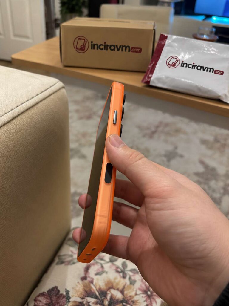 Ece Cebecier — Apple iPhone 17 Pro Max